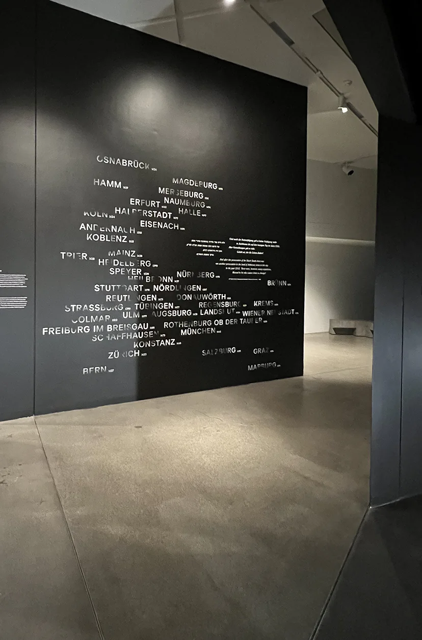 Schriftgestaltungn im jüd. Museum Berlin